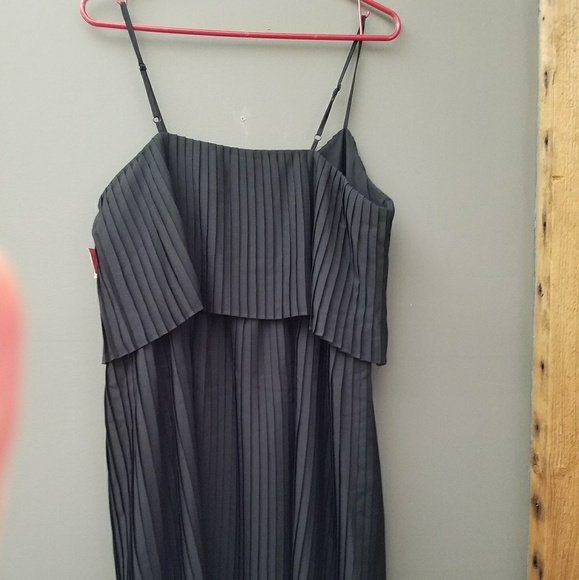 New..DRESS - Picture 3 of 5